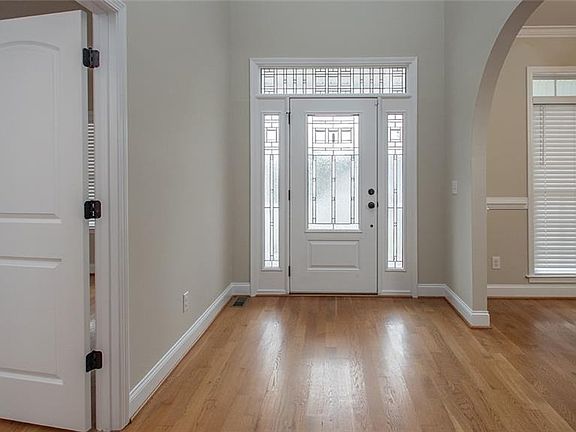 4th image of 507 Woods Dr