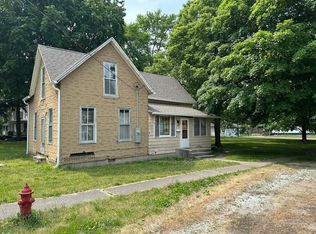 402 N Henson Rd, Villa Grove, IL 61956