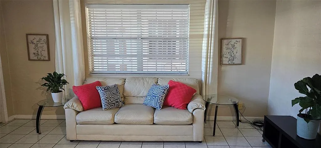 1 bed, 1.0 bath, 644 sqft, $1,625 — Photo 2