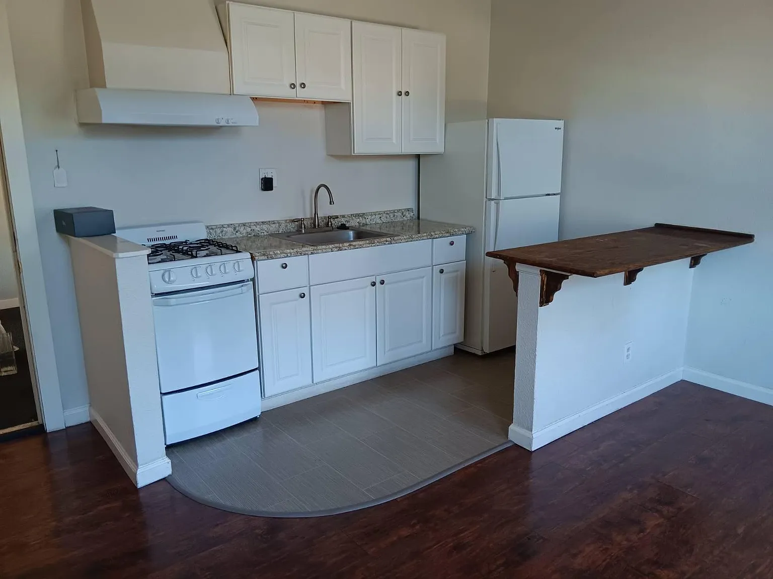 1 bed, 450 sqft, $1,650 — Photo 2