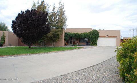  Great location Extra parking and access to back yard