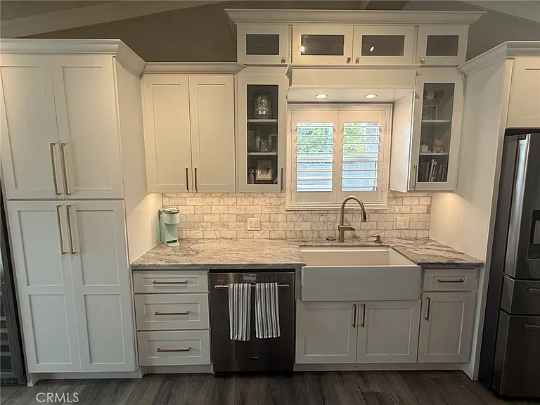 2447 Clarke Ave — Photo 3