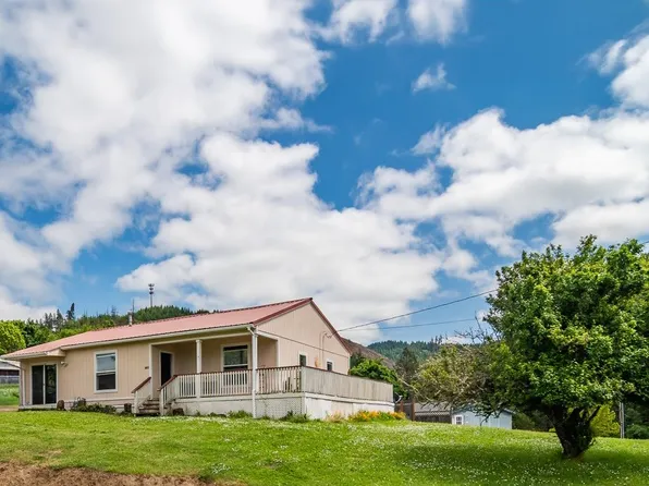 108 SE Apple St, Oakland, OR 97462