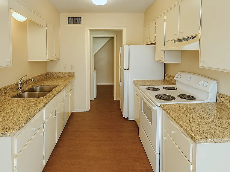 Holik Square Townhomes — Photo 15