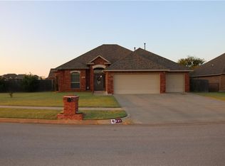 821 Carol Ann Pl, Moore, OK 73160