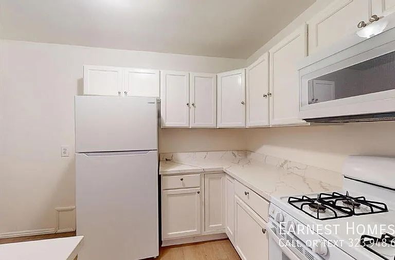 127 N Doheny Dr #1 — Photo 5