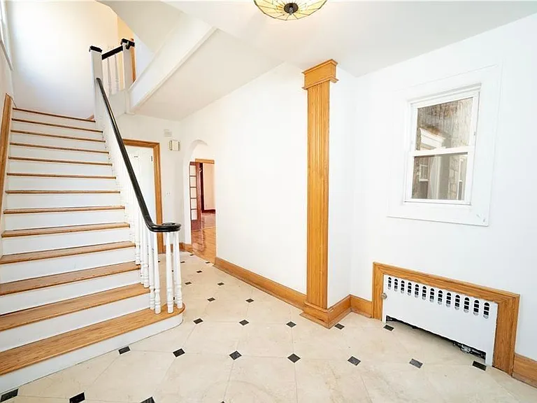 Darwood Pl — Photo 2