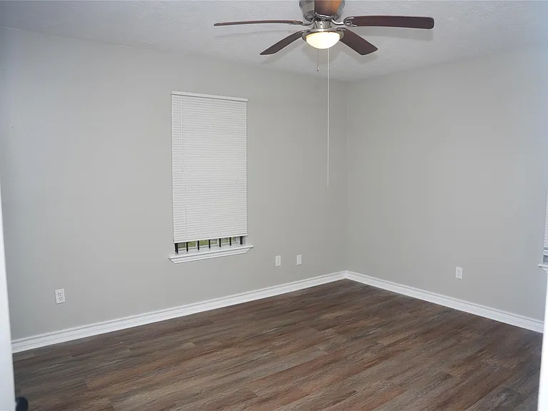 4122 Tiffin St — Photo 5