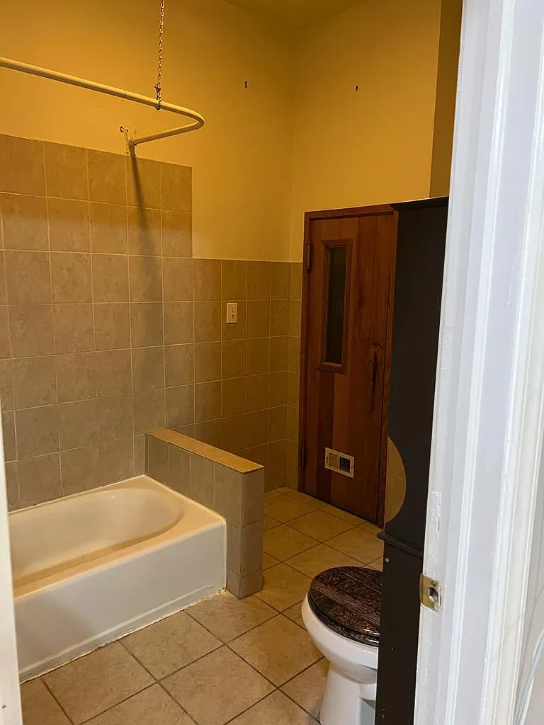 4 bed, 1800 sqft, $2,600 — Photo 2