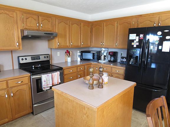 3rd image of 208 Linda Ln