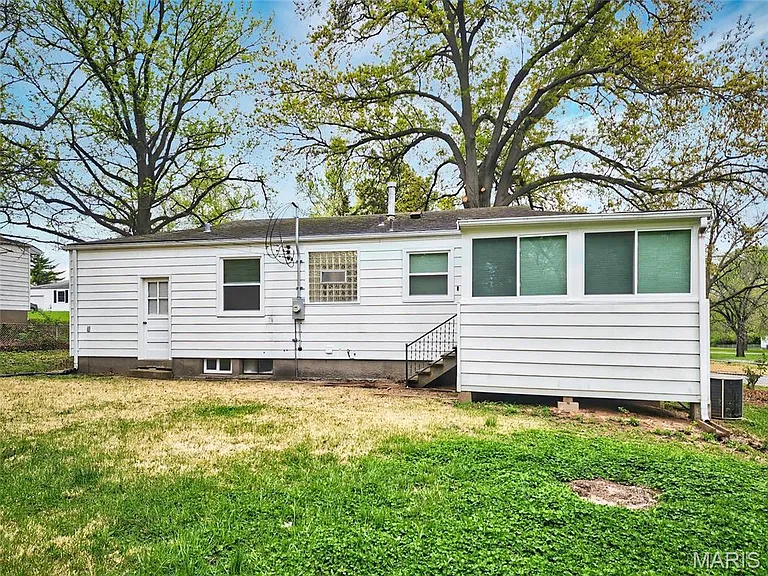 637 Karess Dr — Photo 23