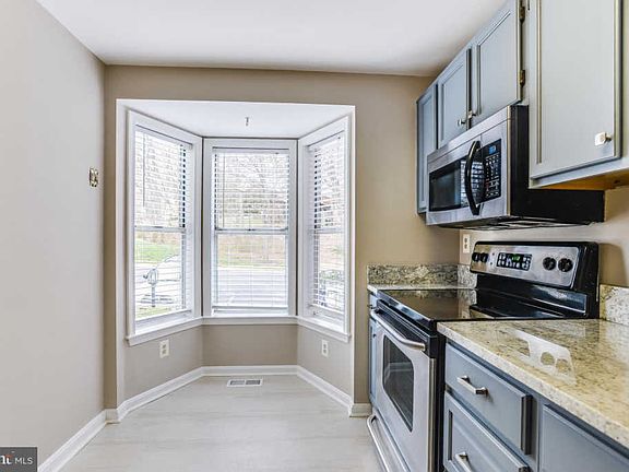 4th image of 5947 Dungeness Ln