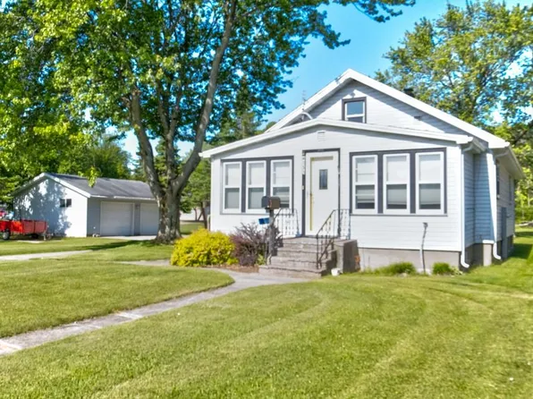 4131 10th St, Menominee, MI 49858