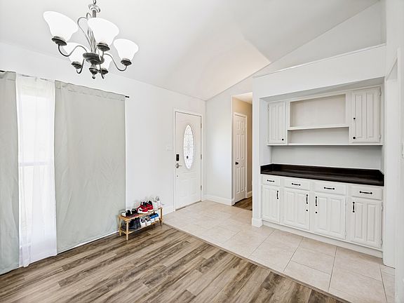 2nd image of 4505 Queen Cir