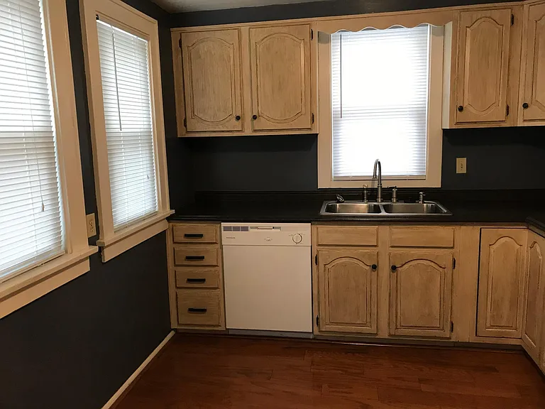 4519 Woolworth Ave — Photo 2