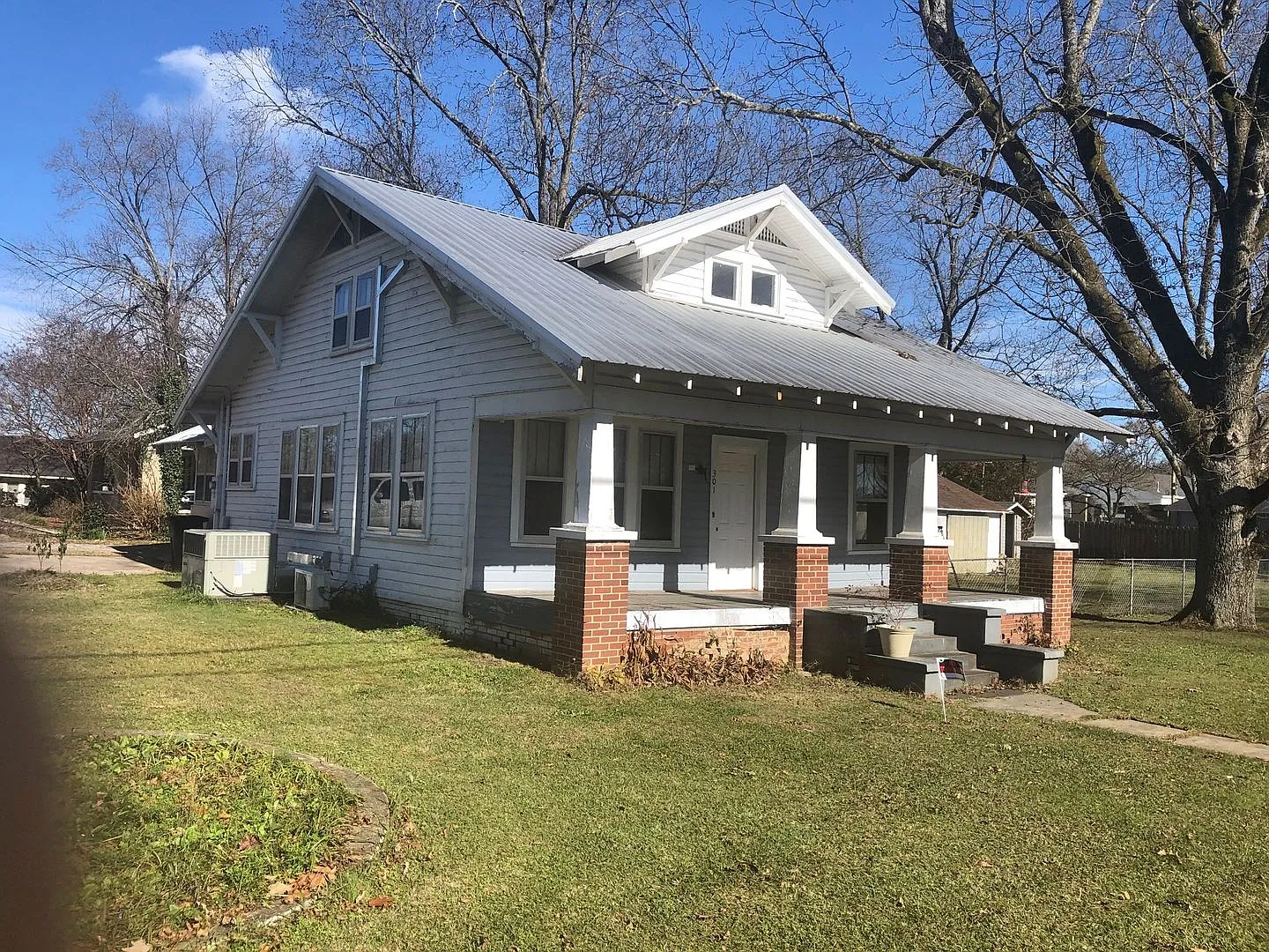 3 Bedrooms 1 Bath — Photo 1