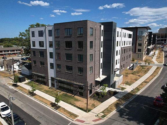 2nd image of 301 E 19th St #502