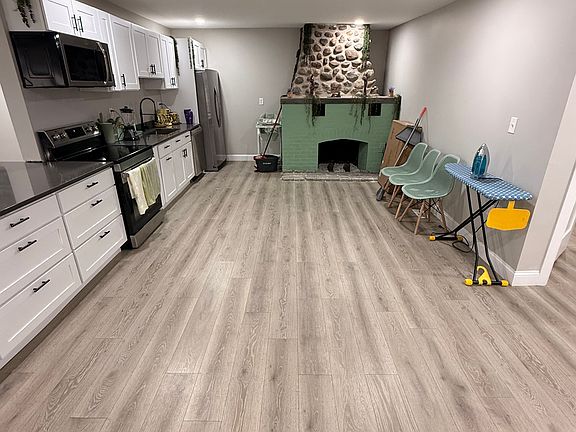 5th image of 2 Roosevelt Dr #1