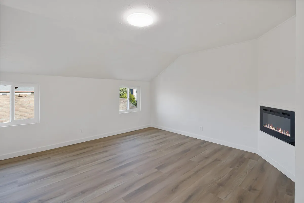 Building Photo - 2409 Meadowvale Ave #2409