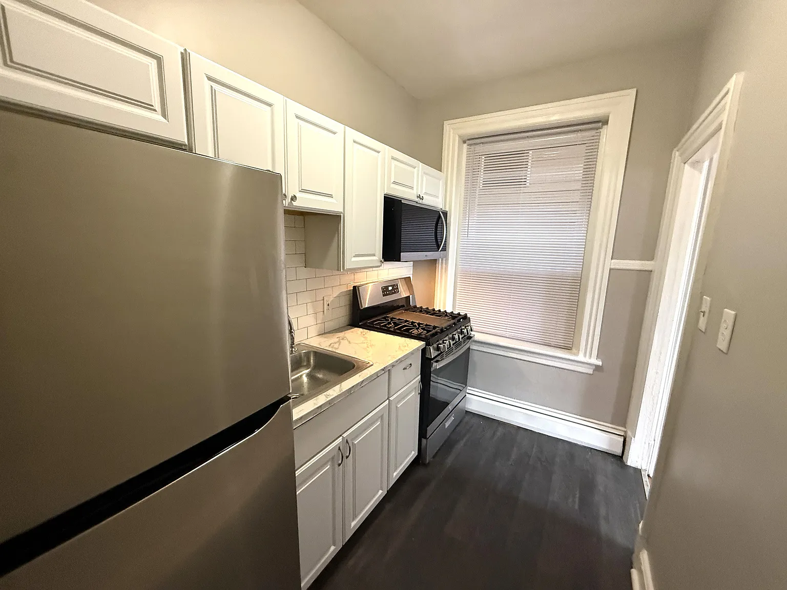2 bed, 850 sqft, $1,700 — Photo 2