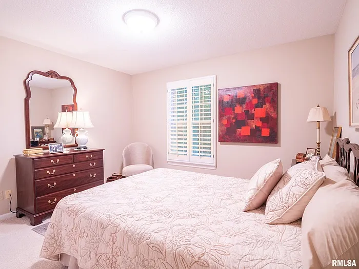 5200 N Knoxville Ave #5200 — Photo 5