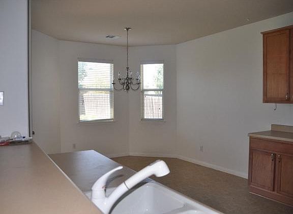 3rd image of 1105 Henderson Dr