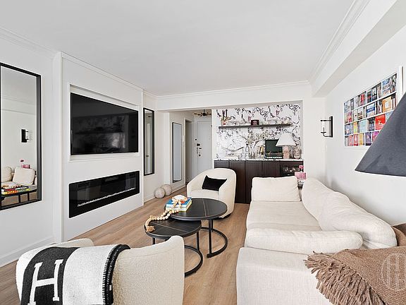 5th image of 200 E 78th St APT 7E