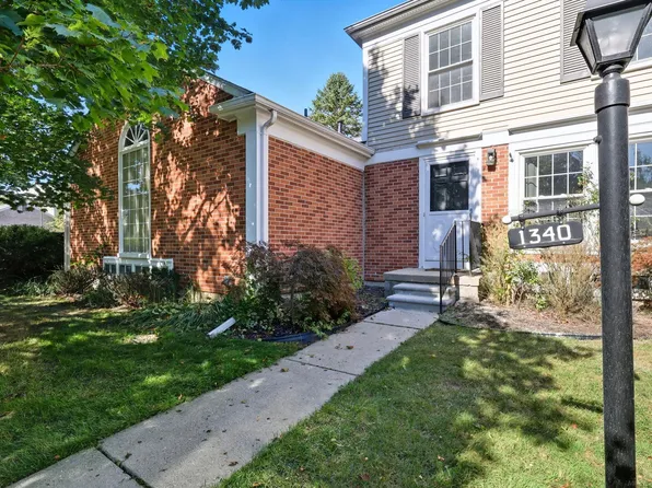 1340 Kings Cove Dr, Rochester, MI 48306