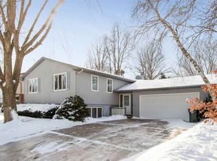 1023 Pepper Dr, Iowa City, IA 52240
