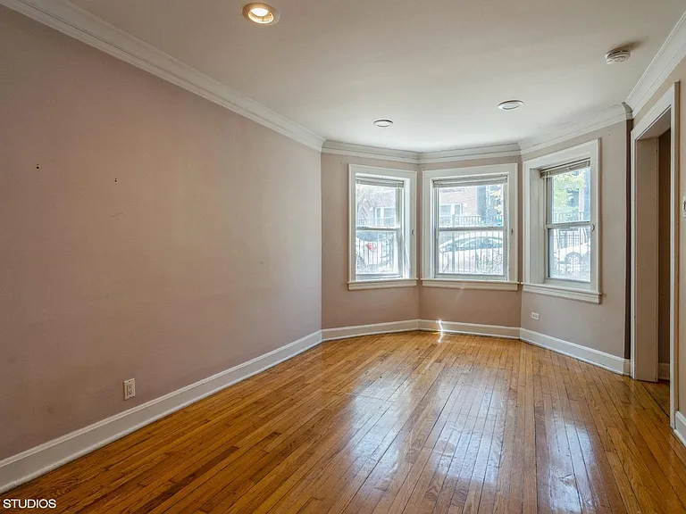 3337 N Kenmore Ave #GDN — Photo 2