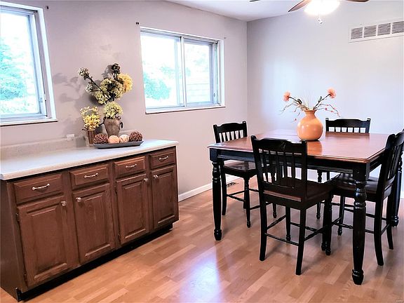 3rd image of 2565 Lawnview Dr