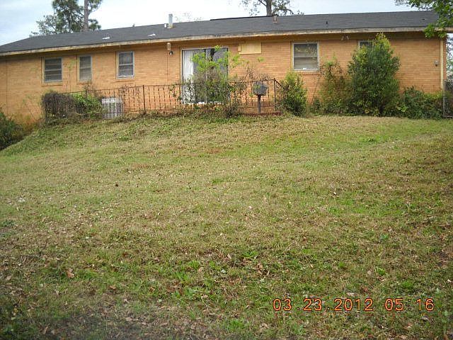 2nd image of 3043 Manchester Dr