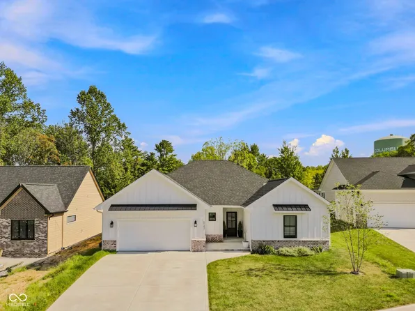 5143 Oak Ridge Pl, Columbus, IN 47201