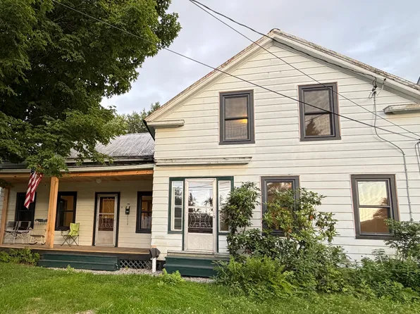 96 Bridge St, Huntington, VT 05462