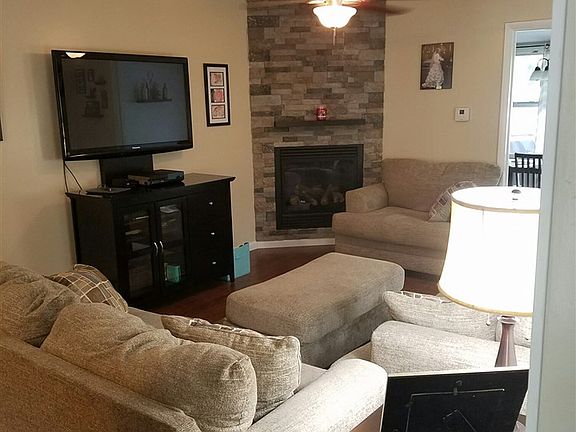 2nd image of 10 Tenandaho Ln