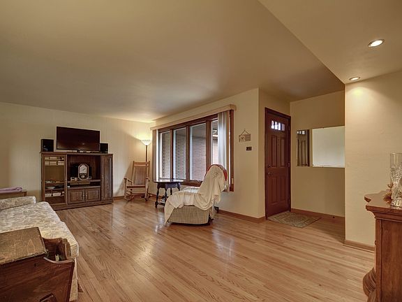 2nd image of 6601 W 88th Pl