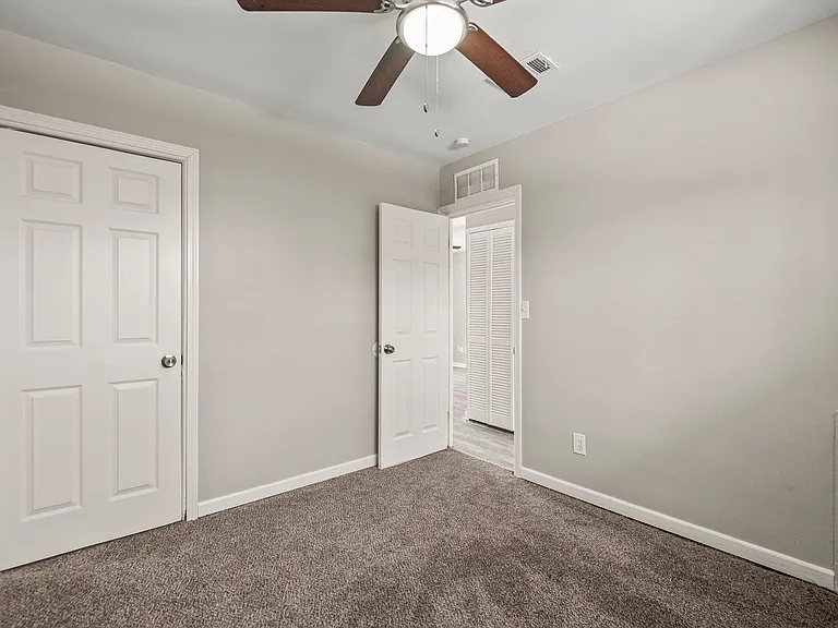 Ranch Apartment Homes in Great Troy Location — Photo 31