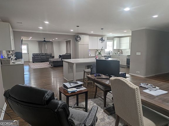 5th image of 6164 Ridge Rd