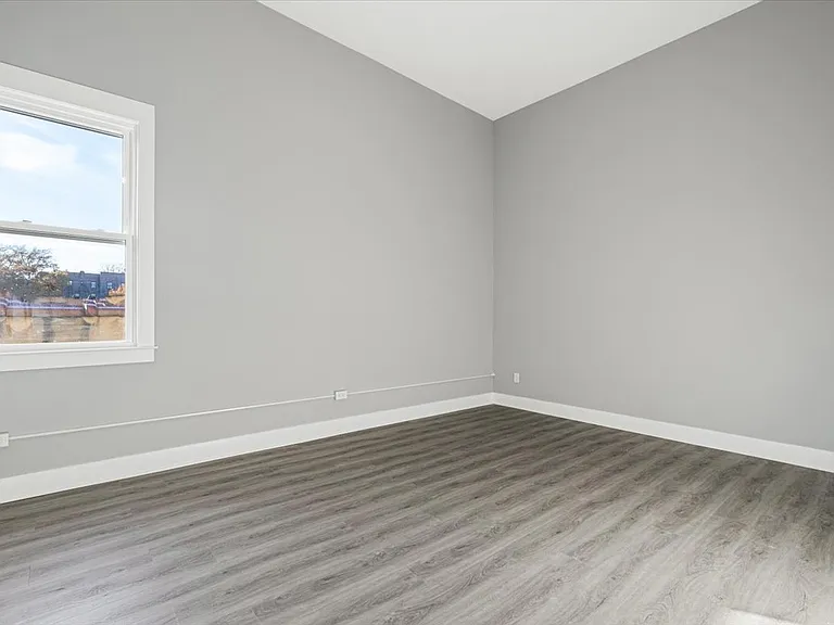 47 Beekman Ave #33 — Photo 3