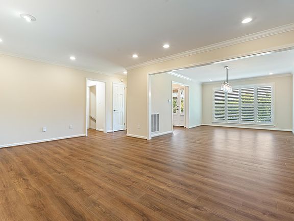 4th image of 5249 Meadow Garden Ln