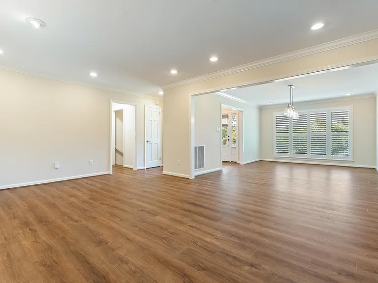 5249 Meadow Garden Ln — Photo 4