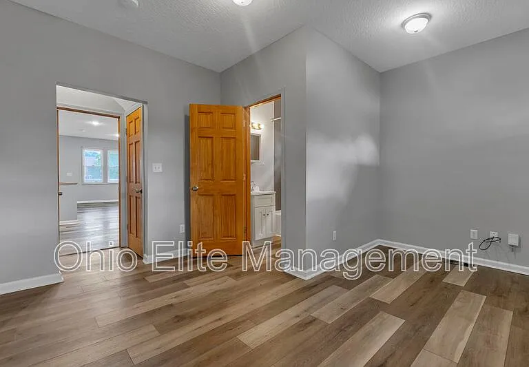 2023 Sullivant Ave — Photo 18