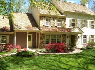 418 Round Hill Rd, Saint Davids, PA 19087