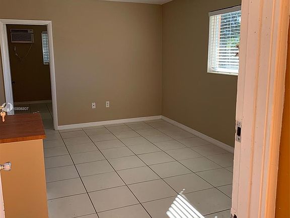 4th image of 7901 SW 64th Ave APT 17