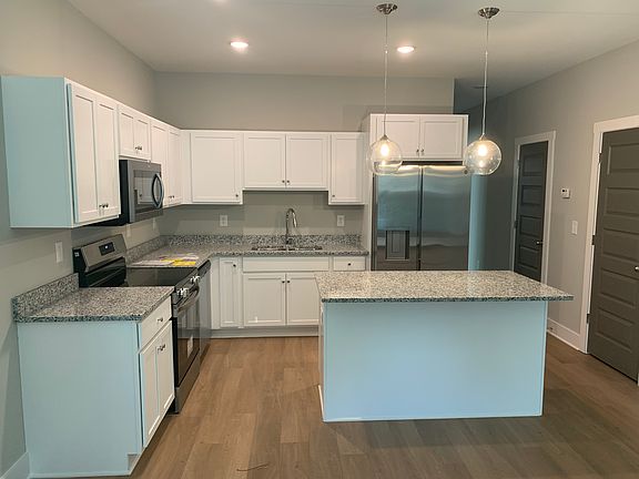 4th image of 229 Vine St