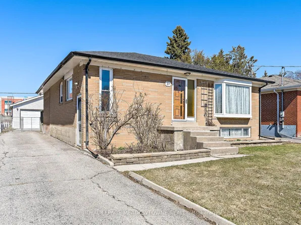 37 Prince Charles Dr, Halton Hills, ON L7G 3T9