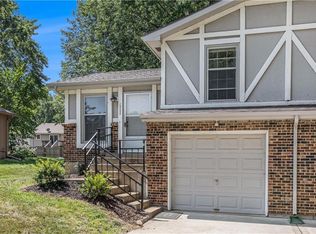12820 S Blackfoot Dr, Olathe, KS 66062