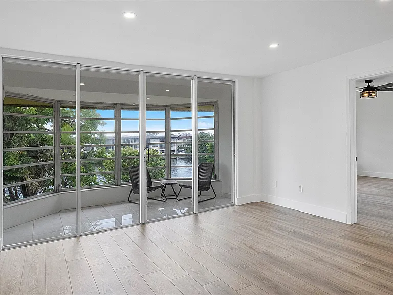 1302 NE 191st St #323A — Photo 3