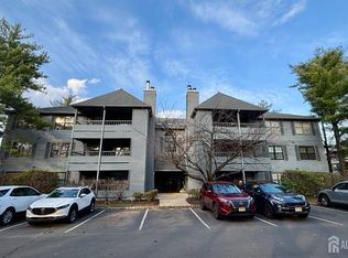 1107 Woodhaven Dr, Edison, NJ 08817