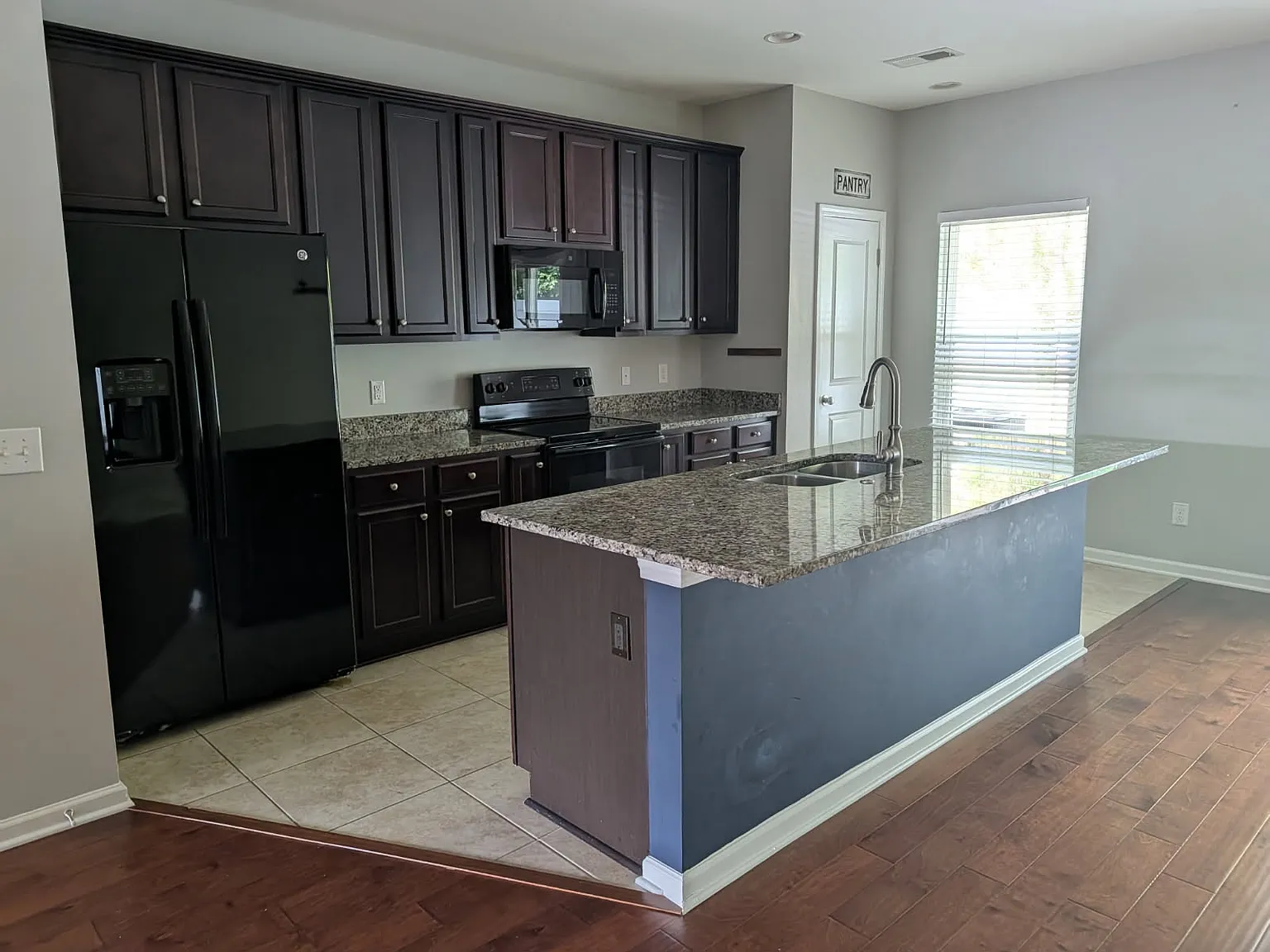 3 bed, 1656 sqft, $2,450 — Photo 4